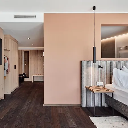 Haller & Restaurant Hotel Bressanone